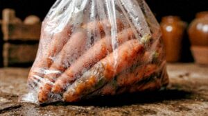 Морковь портится в пакете: а вы проверяли, есть ли в нем эти 2 ошибки?